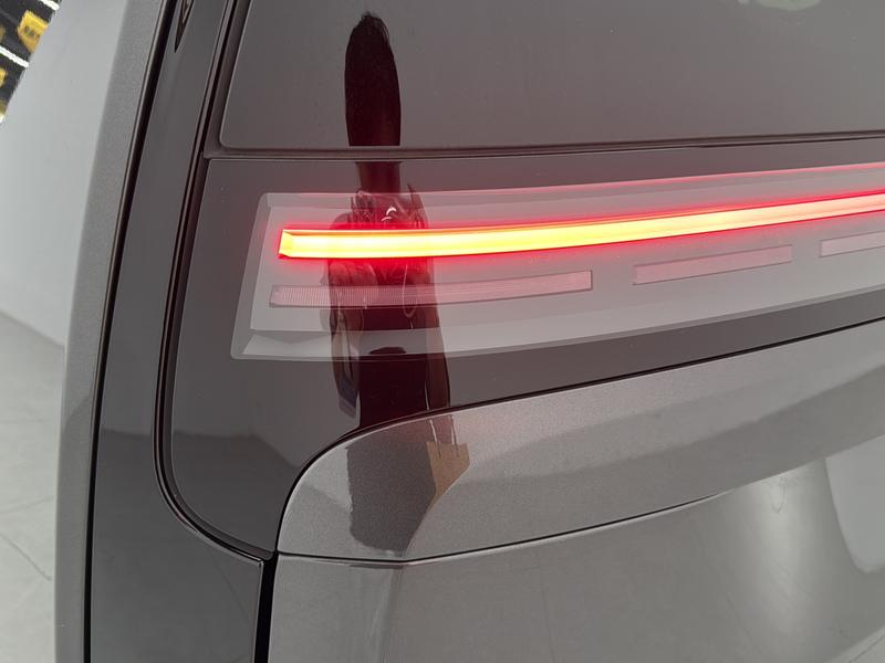 Li Auto Ideal MEGA 2025