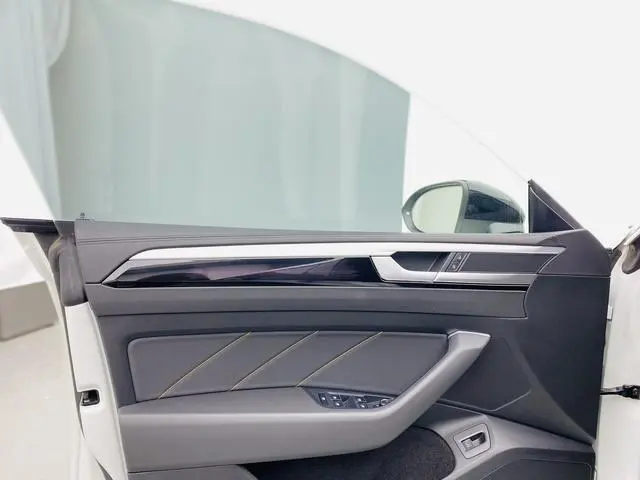 Volkswagen Volkswagen CC 380TSI eye-catching version