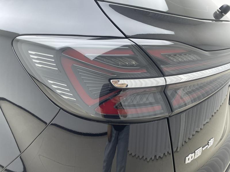 Hongqi Red Flag HS5 2025