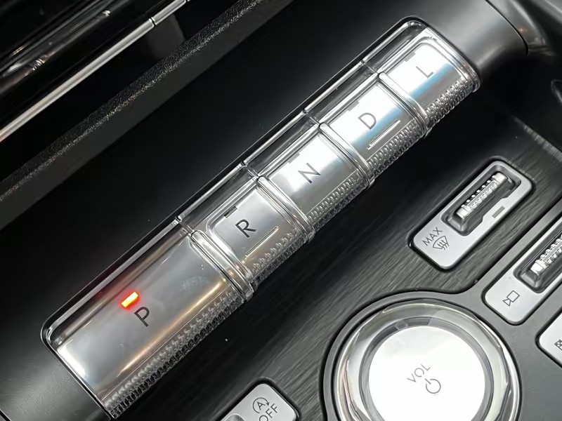 Lincoln Voyager 2023