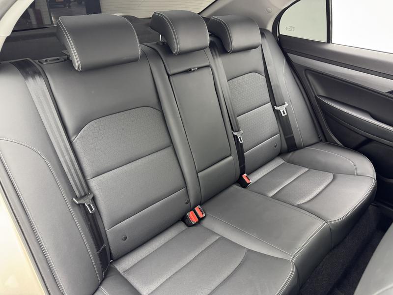 Geely Emgrand 2021