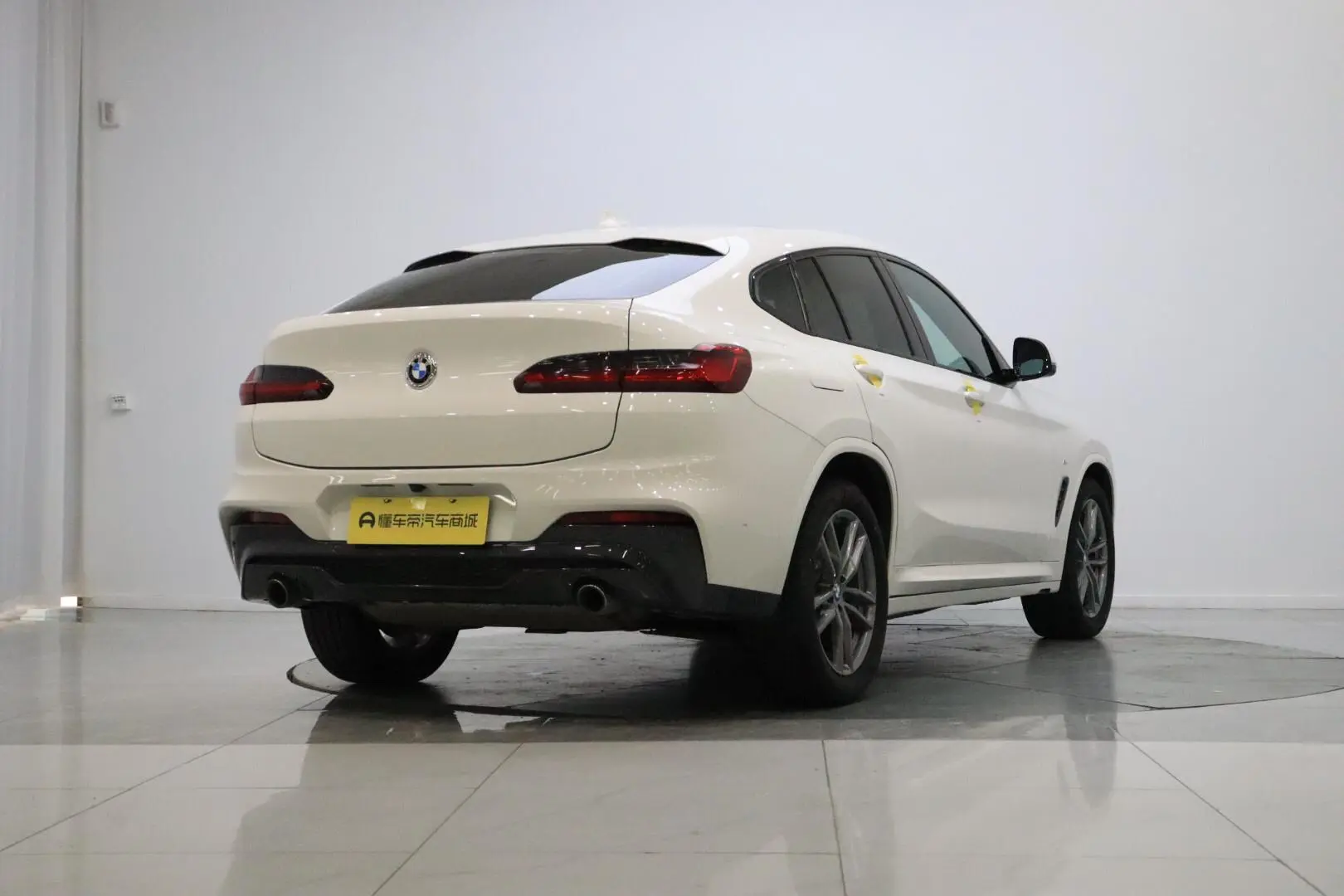 BMW BMW X4 xDrive25i M sports suit
