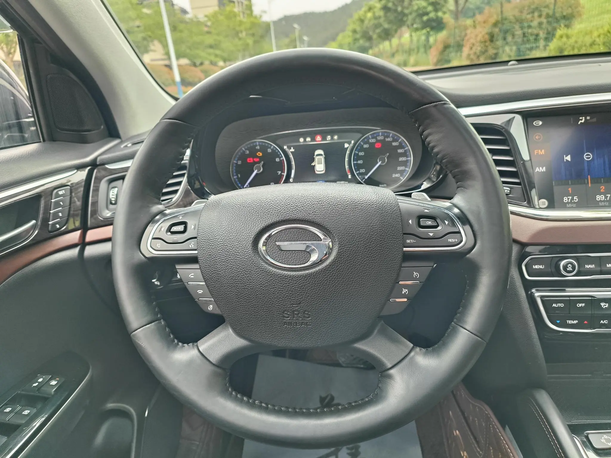 GAC Trumpchi GS8 320T two-wheel drive luxury Zhilian Edition 7 seats