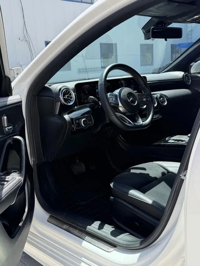 Mercedes-Benz Mercedes-Benz A-class Facelift A 200 L sports sedan
