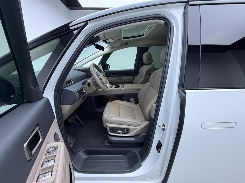Li Auto Ideal MEGA 2025