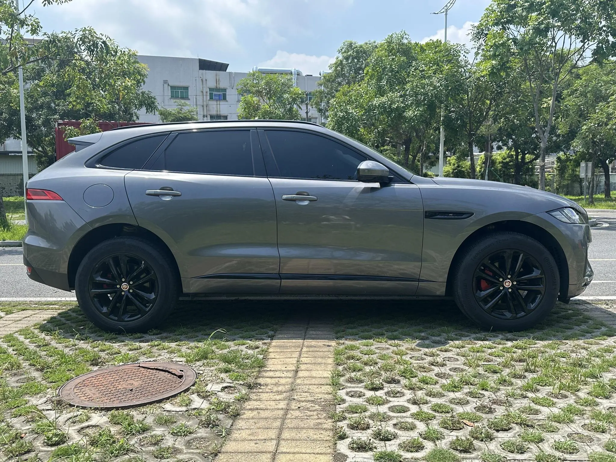 Jaguar Jaguar F-PACE 2.0T four-wheel drive race flag version