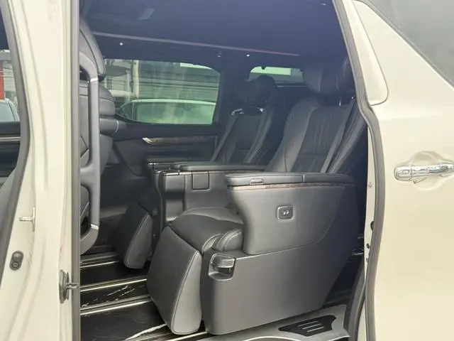 TOYOTA Elfa Dual engine 2.5L Premium Edition