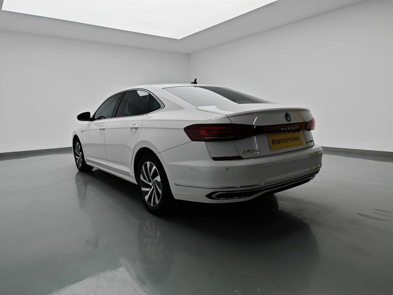 Volkswagen Passat PHEV 2022