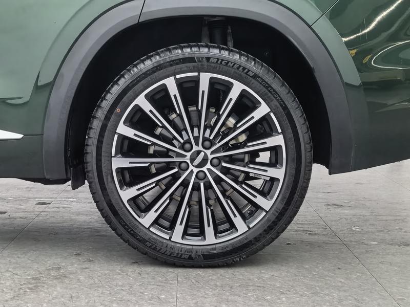 Geely Emgrand L 2025