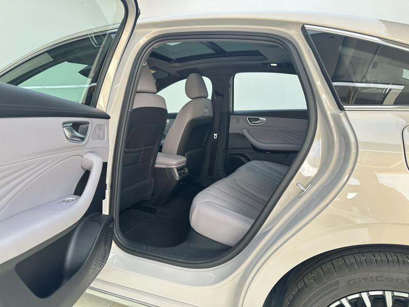 Roewe Roewe M7 DMH 2025