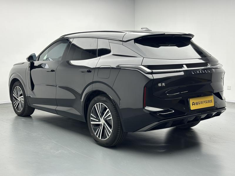 Lynk & Co Lynk&Co 08 EM-P 2025