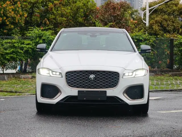 Jaguar Jaguar XFL 2.0T P300 four-wheel drive flagship sports gilt edition
