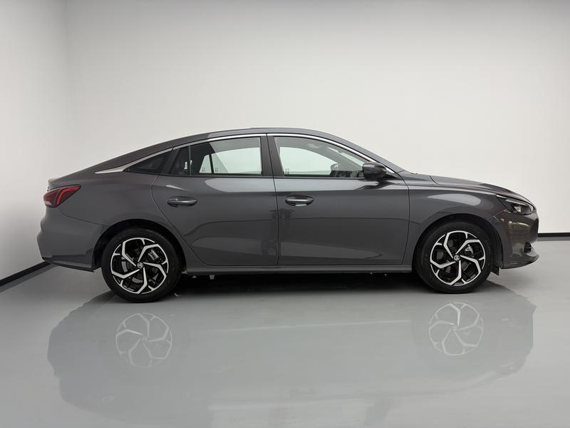 MG MG5 2025
