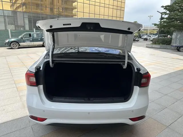 Roewe Roewe i5 1.5L automatic 4G Interconnection Linghao Version