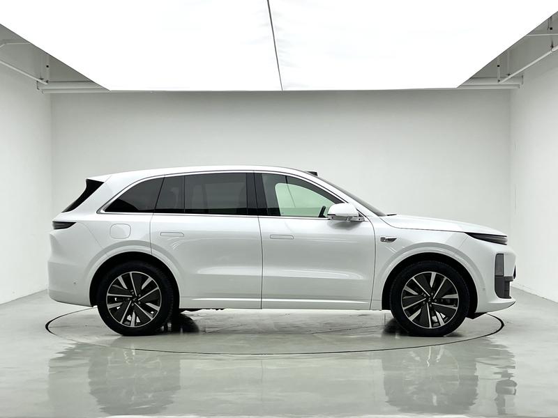 Li Auto Ideal L6 2025