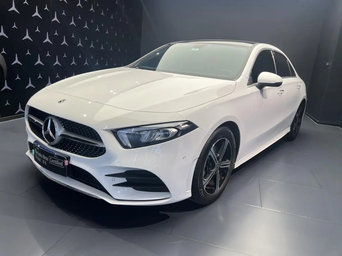 Mercedes-Benz Mercedes-Benz A-class Facelift A 200 L sports sedan dynamic version