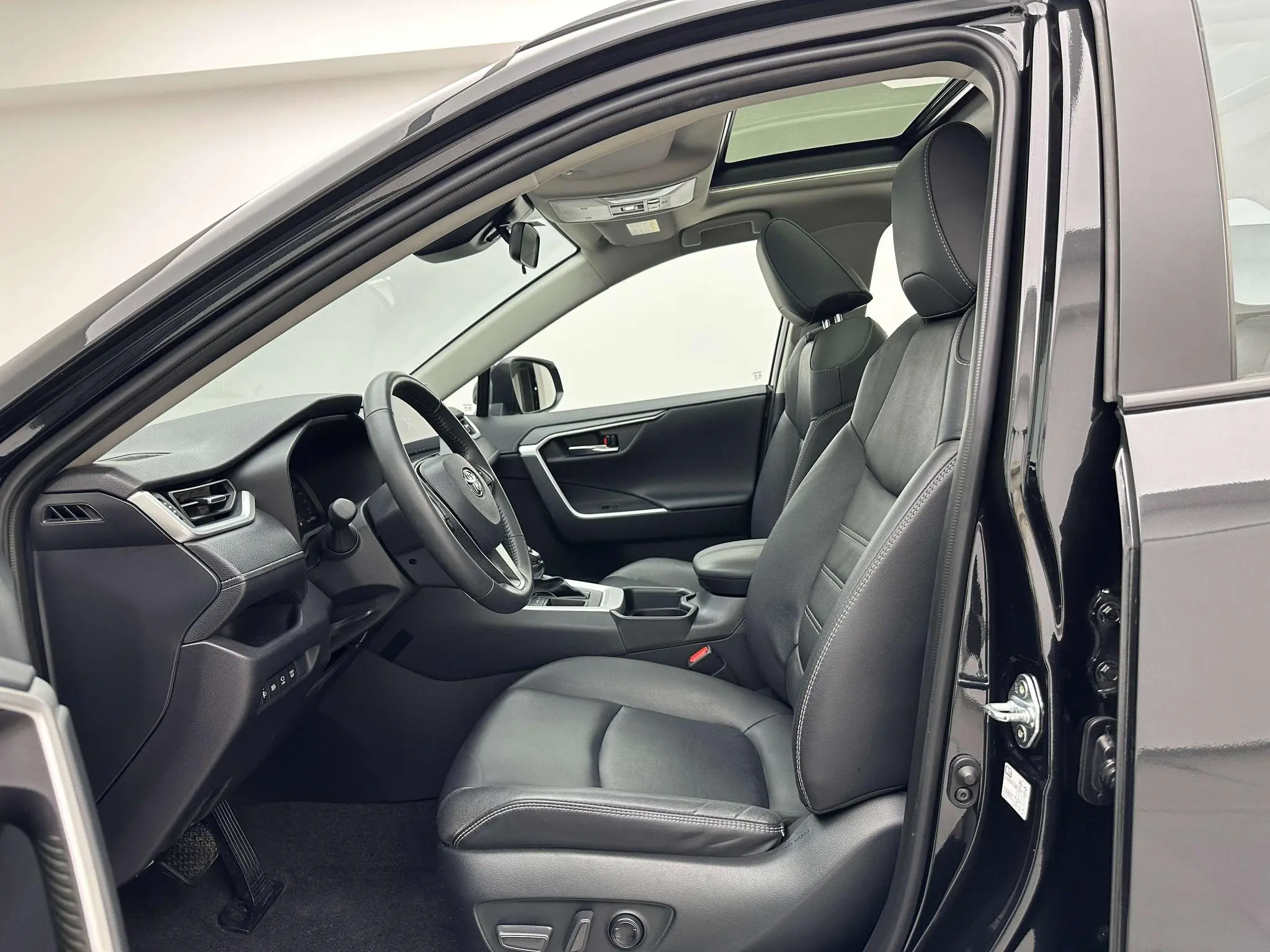 TOYOTA RAV4 Rongfang 2.0L CVT two-wheel drive fashion PLUS version