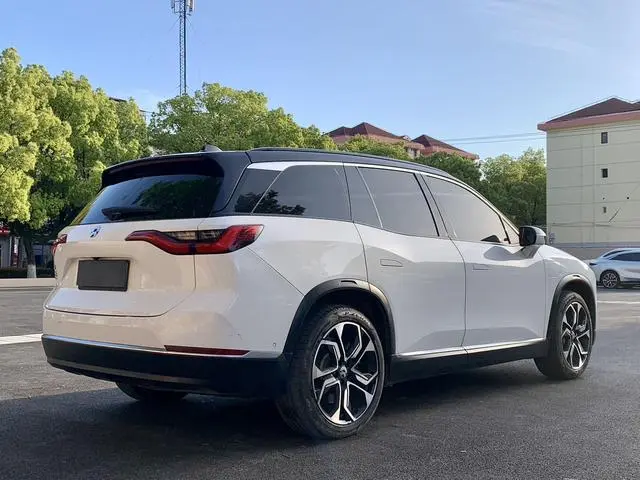 NIO NIO ES8 580KM signature version six seats