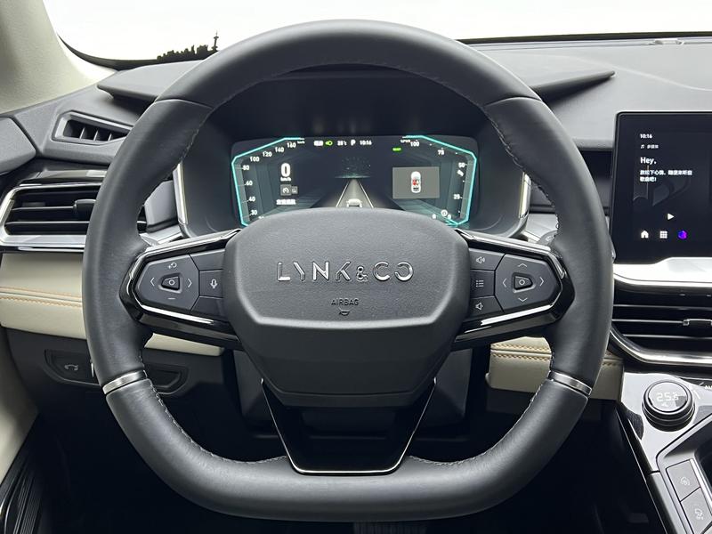 Lynk & Co Lynk&Co 06 EM-P 2021