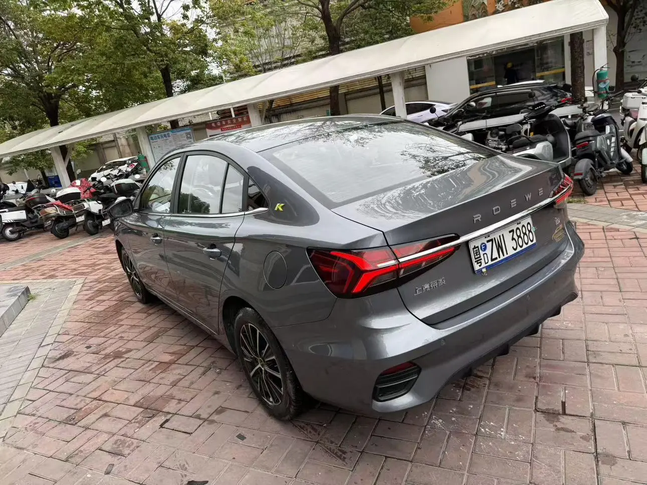 Roewe Roewe i5 Facelift 1.5L CVT Diamond edition
