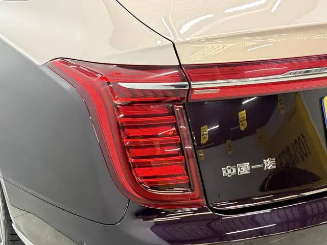 Hongqi Hongqi H9 3.0T Zhilian flag collar four-seater version