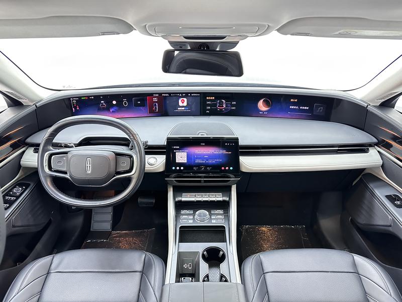 Lincoln Voyager 2025
