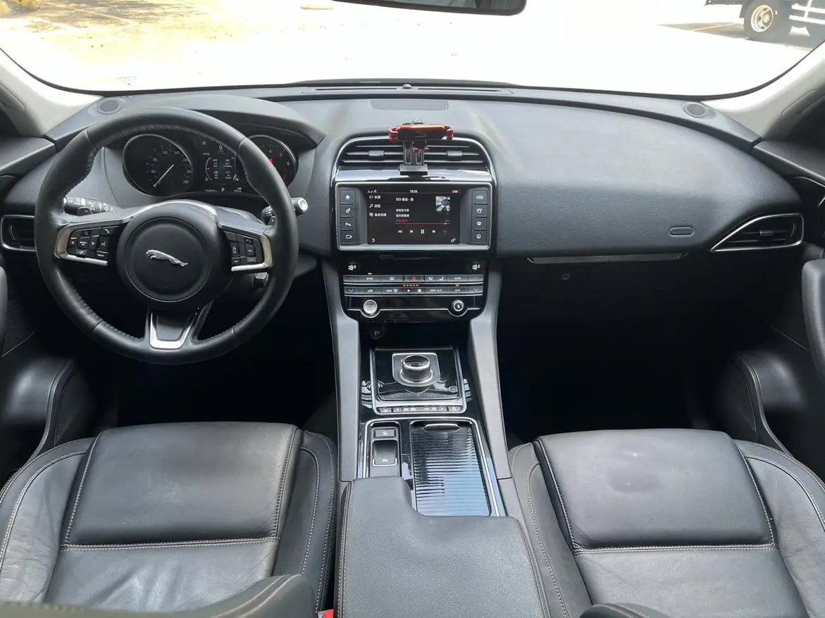 Jaguar Jaguar F-PACE 2.0T four-wheel drive Urban Exclusive Edition