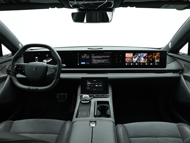 Voyah Lantu Chasing Light PHEV 2024
