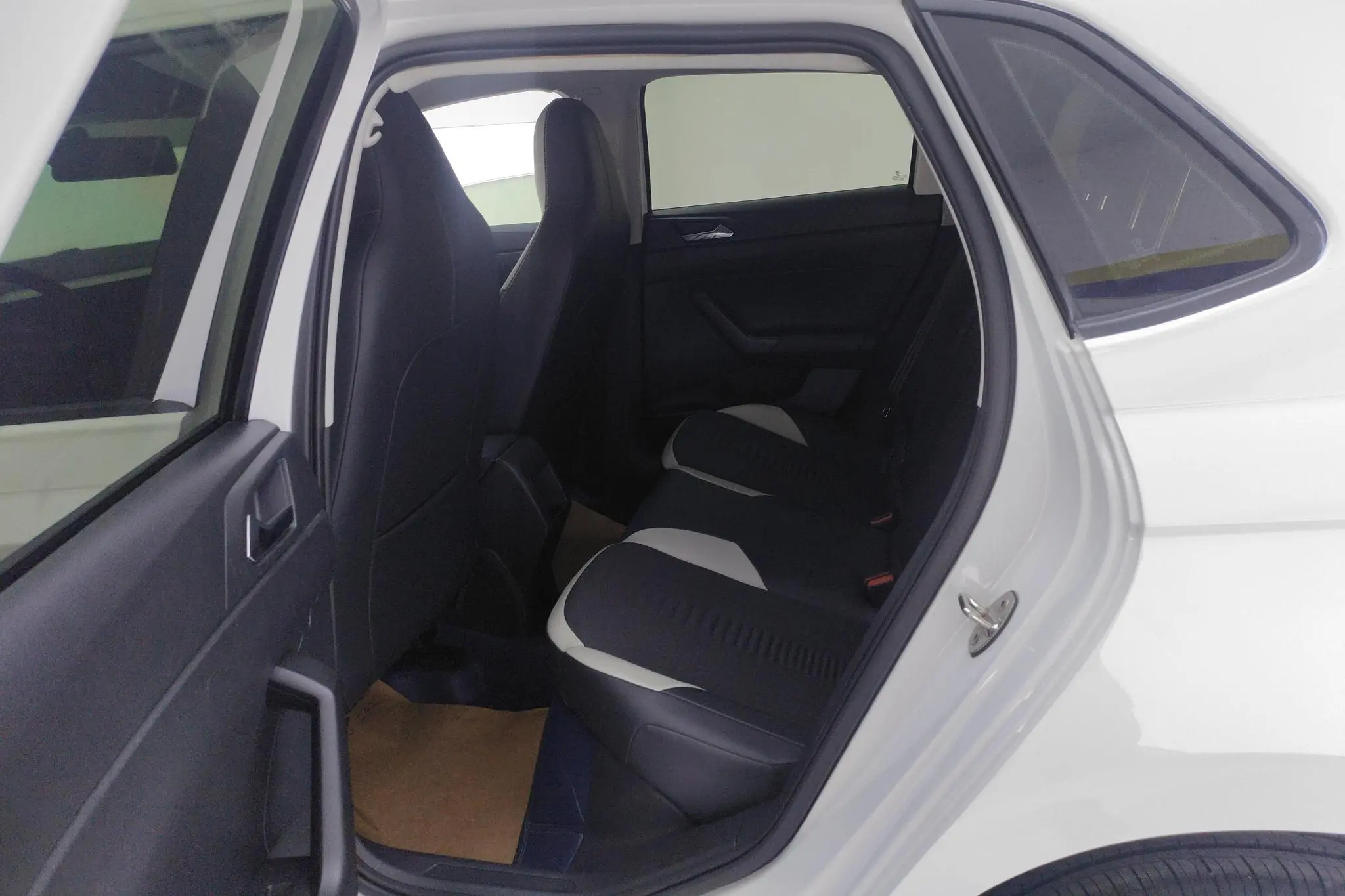 Volkswagen Polo Plus 1.5L automatic colorful technology version