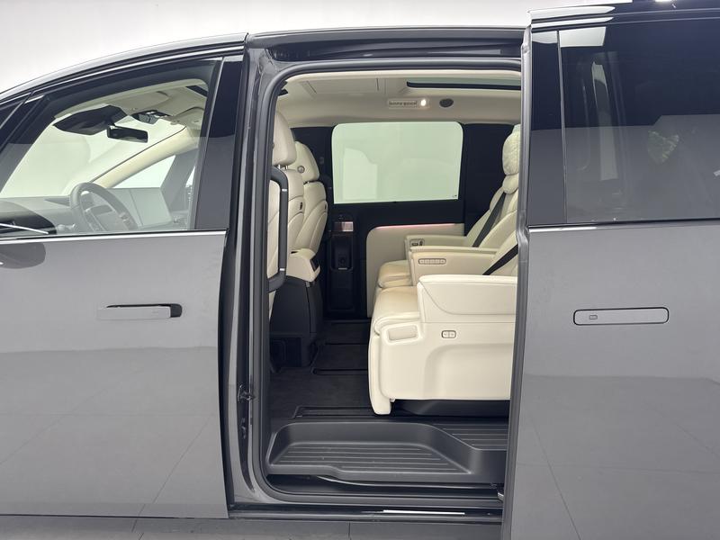 Li Auto Ideal MEGA 2025