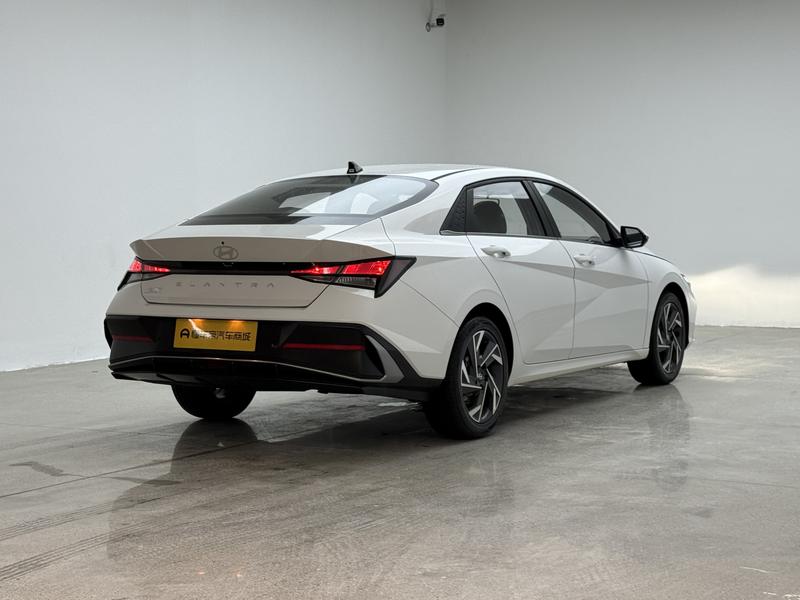 Hyundai Elantra 2023