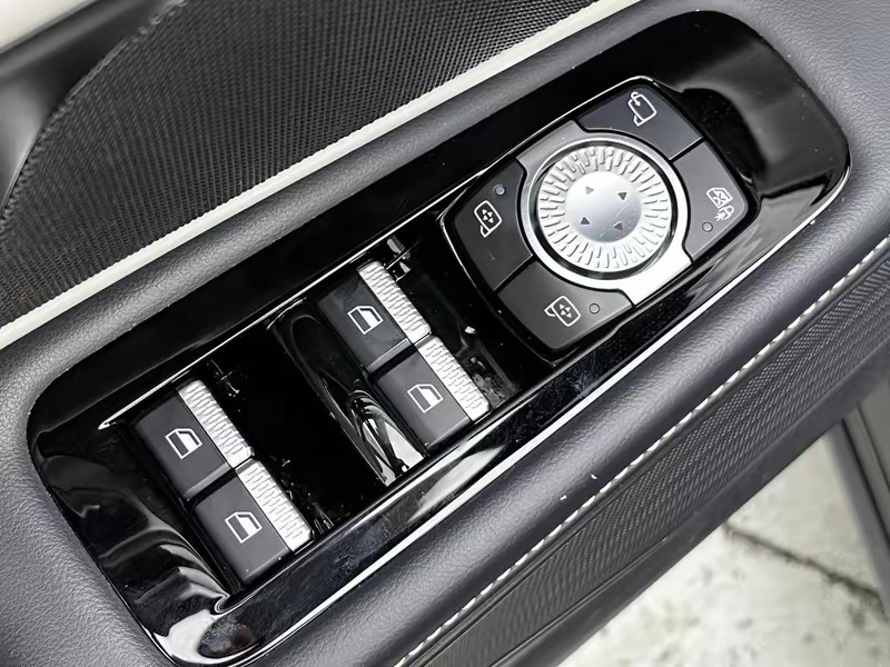Lincoln Voyager 2023