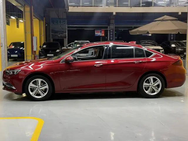 Buick Regal 20T Elite Country VI