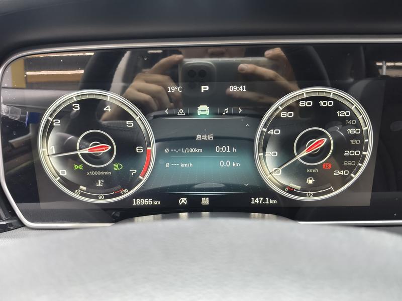 Hongqi Red Flag HS5 2022