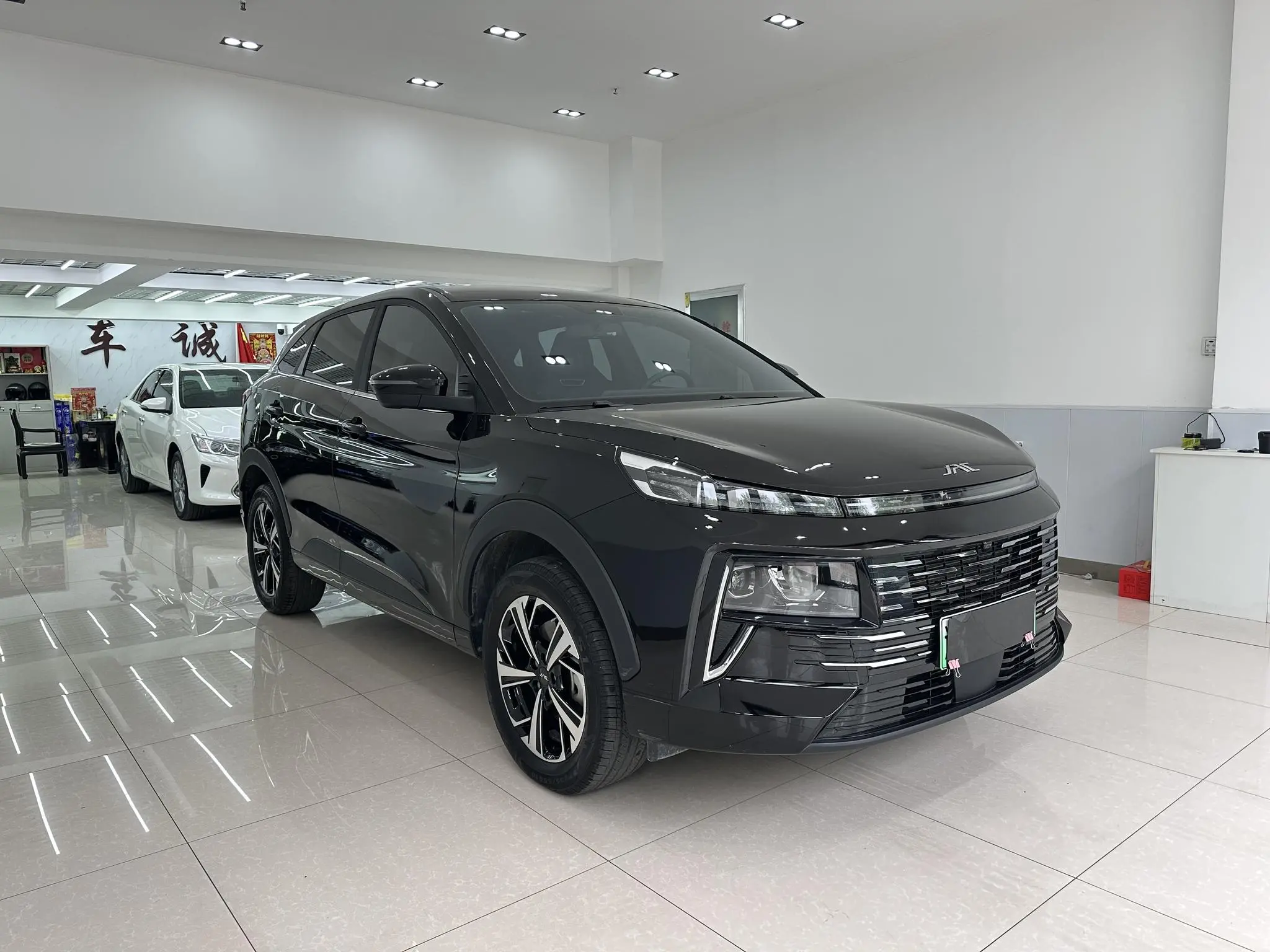 Jianghuai Yiwei JAC QX PHEV 120km Jinxiang Edition