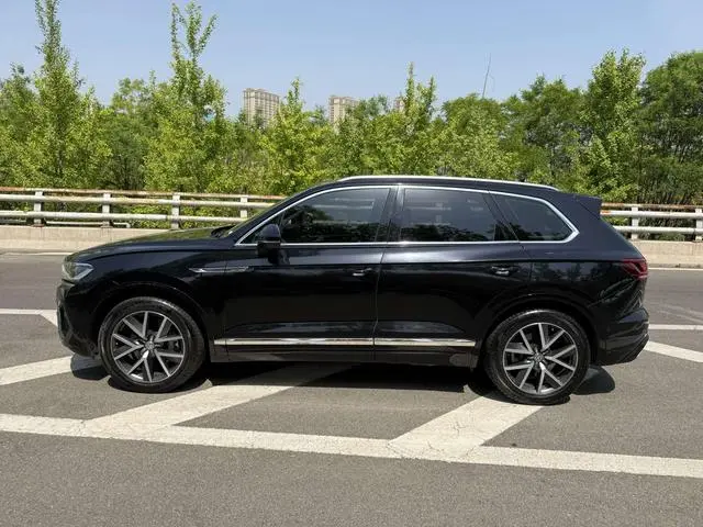 Volkswagen Touareg 3.0 TSI Sharp Front Version Country V