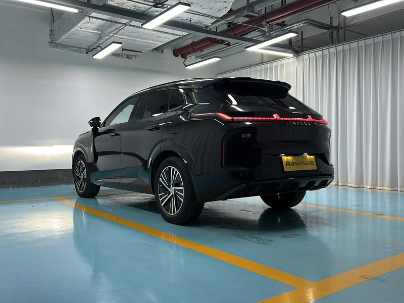 Lynk & Co Lynk&Co 08 EM-P 2023