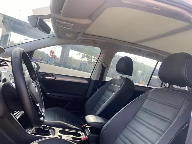 Volkswagen Touran L 280TSI Automatic Shuya Version