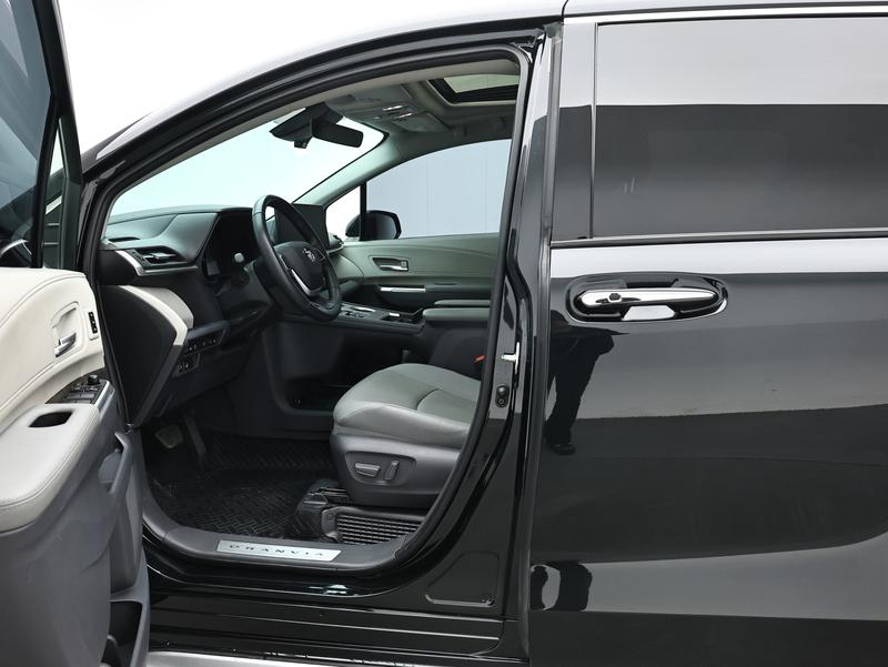 Toyota Gravia 2023