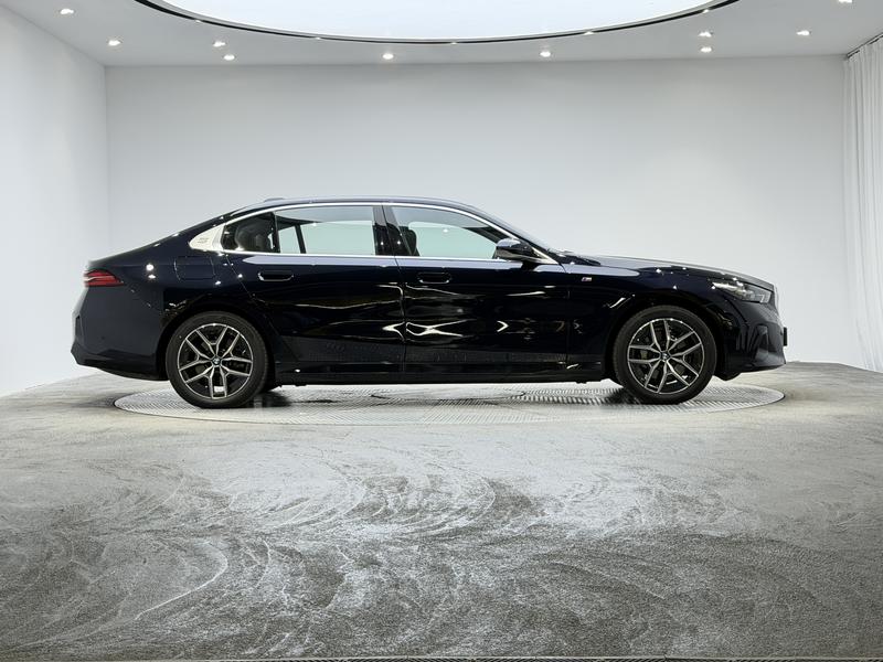 BMW BMW i5 2025