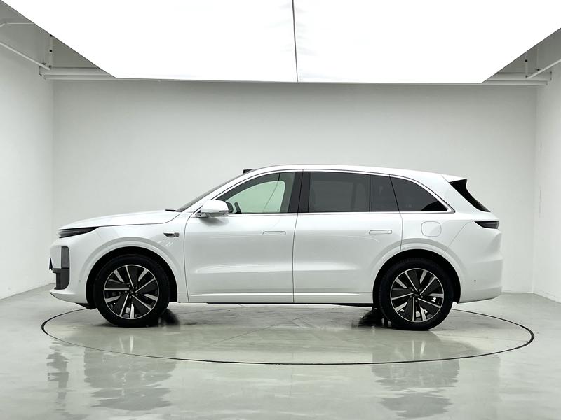 Li Auto Ideal L6 2025