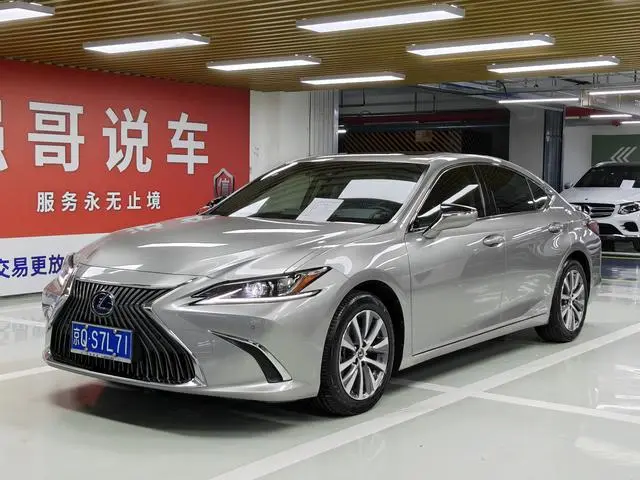 Lexus Lexus ES 300h Excellent Edition Country VI