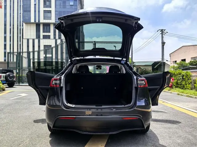 Tesla Model Y Rear-wheel drive version