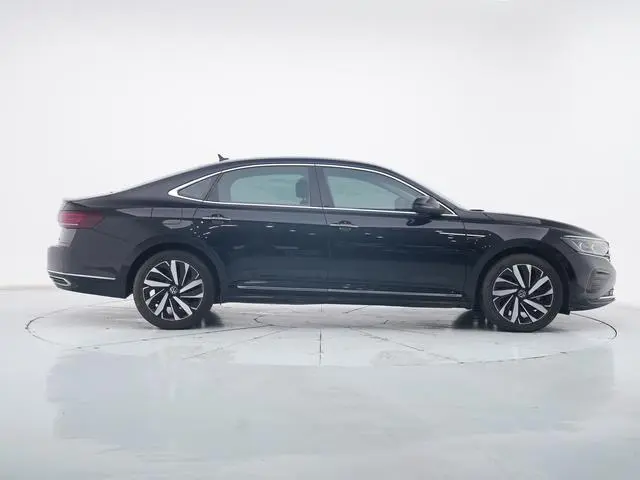 Volkswagen Passat 330TSI Deluxe Edition