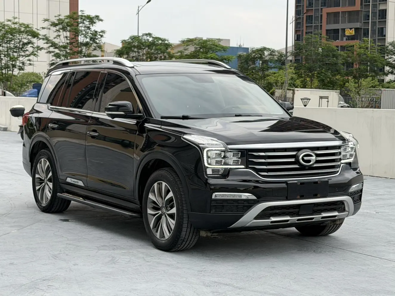 GAC Trumpchi GS8 320T two-wheel drive premium edition 7 seats