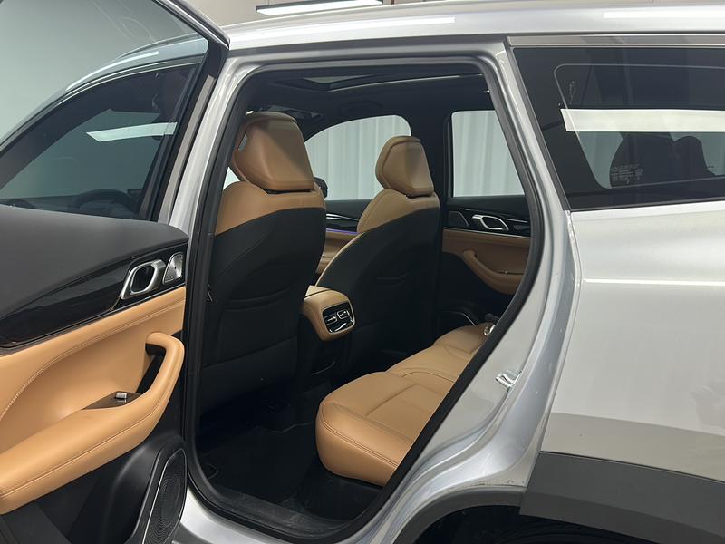 Geely Boyue L 2025