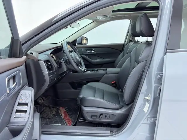 Nissan Qijun VC-Turbo 300 CVT 2WD Deluxe Edition 7 Seats