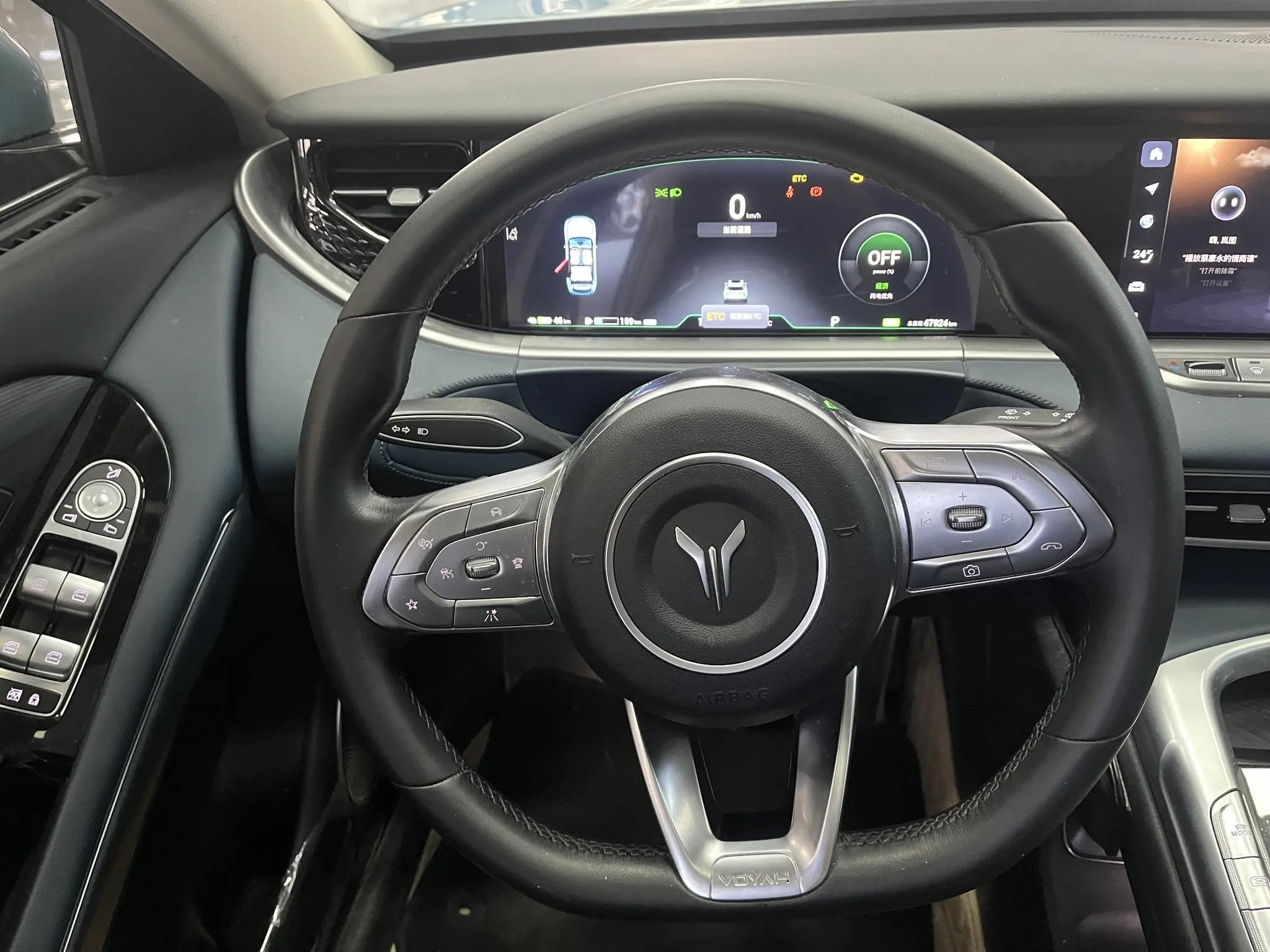 VOYAH Lan Tu FREE Four-wheel drive standard range extension exclusive luxury set