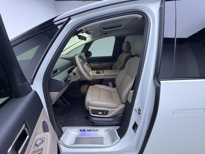 Li Auto Ideal MEGA 2025
