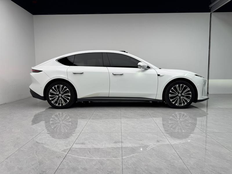NIO NIO ET5 2024
